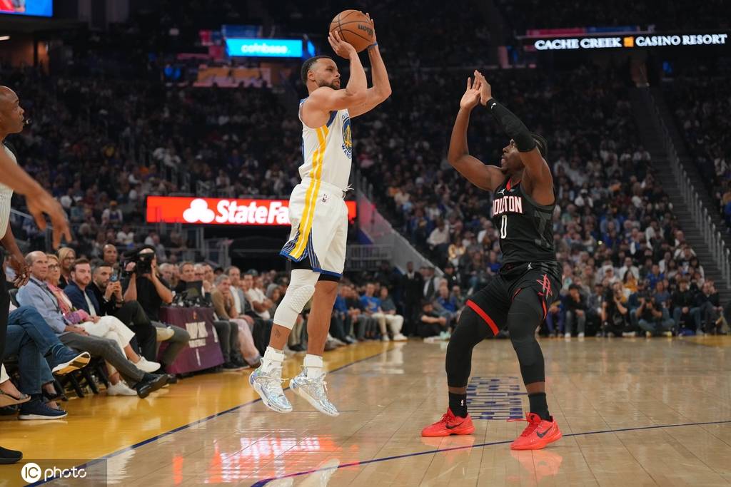 库里复出失绝杀杜兰特31分 勇士不敌火箭